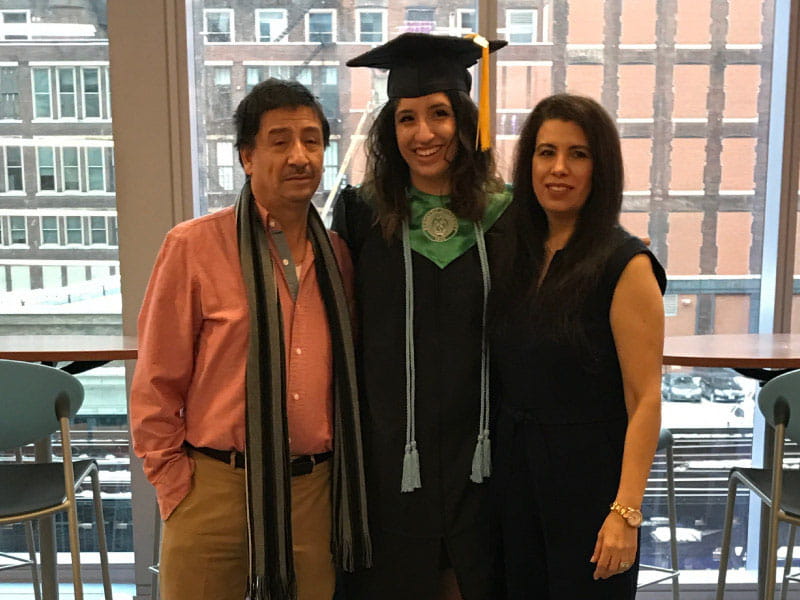 Melissa Rodríguez Mendoza (center) with her parents. (Photo courtesy of Melissa Rodríguez Mendoza)