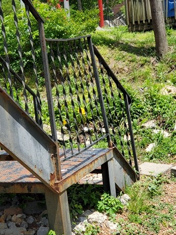 Rusted Railing Unsafe conditions